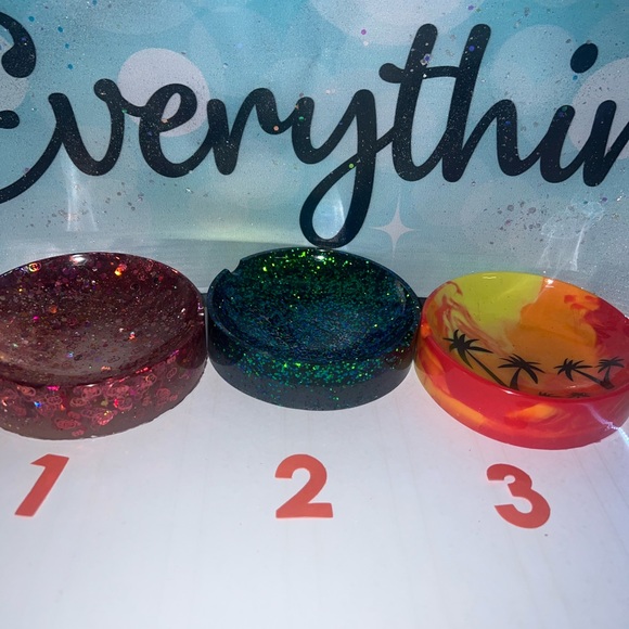 Ashtray - Picture 1 of 6